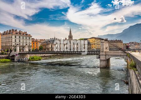 Die San Lorenzo-Brücke, auch als Hängebrücke bekannt, war bis 1671 die einzige Zufahrtsstraße ins Zentrum von Grenoble. Frankreich Stockfoto