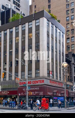 NEW YORK, Diamond Center Row zwischen Fifth Avenue und 47th Avenue Sisth. Diese Straße, auch Diamantenviertel genannt, wurde in den 30er Jahren geboren, als Juden aus der Stadt stammten Stockfoto