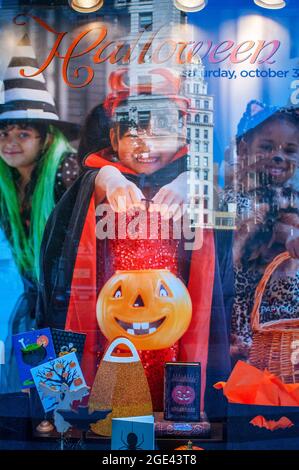 Ein Geschäft in Union Square Halloween. In diesem Vorort finden Sie auch Boutiquen erster Ordnung und trendige Cafés, nichts, was diese Gegend so sieht, wie sie war, vor allem das Par Stockfoto