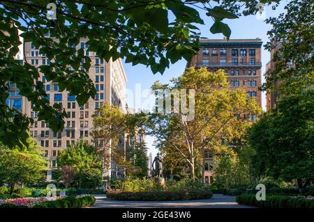 Gramercy Park. Lexington Ave zwischen 20th St. und 21st St. Dies ist der Park, der die Nachbarschaft neugierig nennt, und es ist der einzige private Garten o Stockfoto
