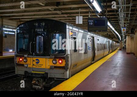 Eisenbahn-Zug bei Greenport Long Island New York USA MTA Long Island Rail Road company Stockfoto