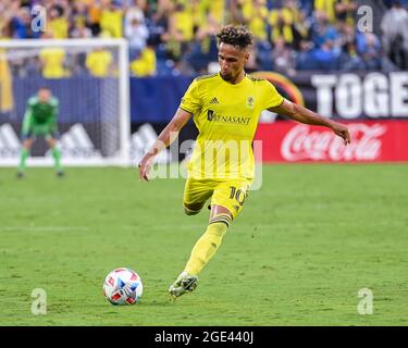 15. August 2021: Der Mittelfeldspieler von Nashville, Hany Mukhtar (10), nimmt während des MLS-Spiels zwischen DC United und dem SC Nashville im Nissan Stadium in Nashville, TN, einen Freistoß. Kevin Langley/CSM Stockfoto