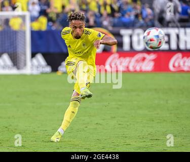 15. August 2021: Der Mittelfeldspieler von Nashville, Hany Mukhtar (10), nimmt während des MLS-Spiels zwischen DC United und dem SC Nashville im Nissan Stadium in Nashville, TN, einen Freistoß. Kevin Langley/CSM Stockfoto