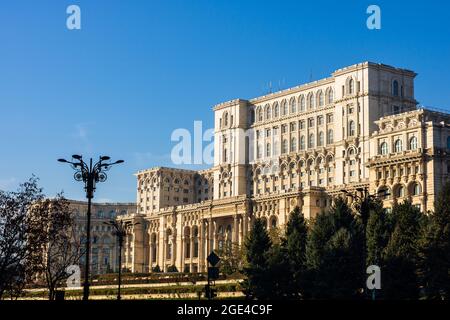 Palast des Parlaments in der Nacht, Bukarest, Rumänien Stockfoto