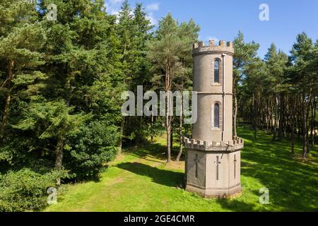 Luftaufnahme des Kirktonhill Tower in der Nähe von Marykirk, Aberdeenshire, Schottland. Stockfoto