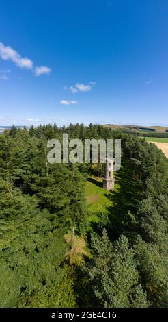 Luftaufnahme des Kirktonhill Tower in der Nähe von Marykirk, Aberdeenshire, Schottland. Stockfoto