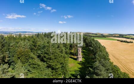 Luftaufnahme des Kirktonhill Tower in der Nähe von Marykirk, Aberdeenshire, Schottland. Stockfoto