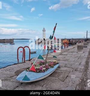 Donaghadee Hafen und Leuchtturm Stockfoto