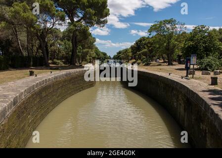 Schlosskammer der Schleuse am Canal de Jonction Stockfoto