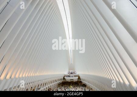 USA, New York City, 9/11 Gedenkstätte und Museum Ground Zero zur Erinnerung an die Opfer des Terroranschlags vom 11. September 2001 im Zwillingsturm des Welthandelszentrums / USA, New York, Ground Zero Mahnmal für Opfer der Terroranschlaege am 11. September 2001 Uhr WTC World Trade Center, Neubau World Trade Center Stockfoto