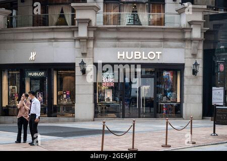 Hongkong, China. August 2021. Schweizer Uhrenmarke Hublot Geschäft in Hongkong gesehen. (Foto von Budrul Chukrut/SOPA Images/Sipa USA) Quelle: SIPA USA/Alamy Live News Stockfoto