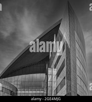 Eckige Architektur, Atradius-Gebäude, Cardiff Bay, Wales, Großbritannien Stockfoto