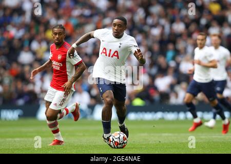 London, Großbritannien. August 2021. Steven Bergwijn von Tottenham Hotspur in Aktion während des Pre-Season Friendly (The Mind Series)-Spiels zwischen Tottenham Hotspur und Arsenal am 8. August 2021 im Tottenham Hotspur Stadium, London, England. Foto von Ken Sparks. Nur zur redaktionellen Verwendung, Lizenz für kommerzielle Nutzung erforderlich. Keine Verwendung bei Wetten, Spielen oder Veröffentlichungen einzelner Clubs/Vereine/Spieler. Kredit: UK Sports Pics Ltd/Alamy Live Nachrichten Stockfoto