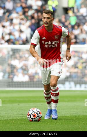 London, Großbritannien. August 2021. Granit Xhaka von Arsenal in Aktion während des Pre-Season Friendly (The Mind Series)-Spiels zwischen Tottenham Hotspur und Arsenal am 8. August 2021 im Tottenham Hotspur Stadium, London, England. Foto von Ken Sparks. Nur zur redaktionellen Verwendung, Lizenz für kommerzielle Nutzung erforderlich. Keine Verwendung bei Wetten, Spielen oder Veröffentlichungen einzelner Clubs/Vereine/Spieler. Kredit: UK Sports Pics Ltd/Alamy Live Nachrichten Stockfoto