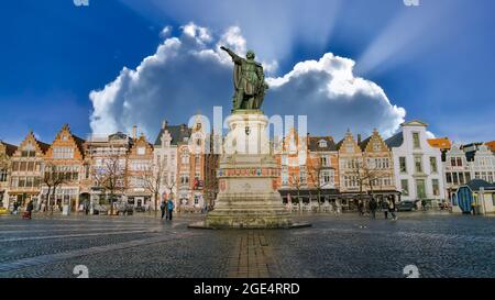 Gent, Belgien - Februar 2018: Statue von Jacob van Artevelde auf dem Vrijdagmarkt in Gent, Belgien Stockfoto