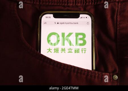 KONSKIE, POLEN - 04. August 2021: Logo der ogaki Kyoritsu Bank auf dem Mobiltelefon angezeigt Stockfoto