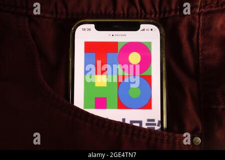KONSKIE, POLEN - 04. August 2021: Das Logo der Toho Bank Ltd wird auf dem Mobiltelefon angezeigt Stockfoto