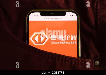 KONSKIE, POLEN - 04. August 2021: Logo der Taiwan Business Bank auf dem Mobiltelefon Stockfoto