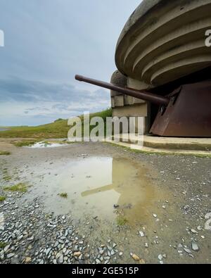 Die Longues-sur-Mer Batterie ist eine deutsche Artilleriebatterie des Zweiten Weltkriegs in der Normandie, Frankreich Stockfoto