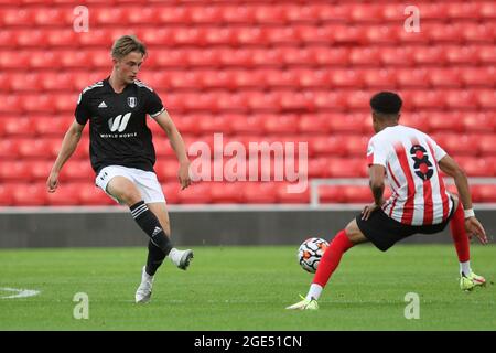 SUNDERLAND, GROSSBRITANNIEN. 16. AUGUST Connor McAvoy von Fulham in Aktion während des PL 2 Division 2-Spiels zwischen Sunderland und Fulham am Montag, den 16. August 2021 im Stadium of Light, Sunderland. (Kredit: Will Matthews | MI News) Kredit: MI News & Sport /Alamy Live News Stockfoto