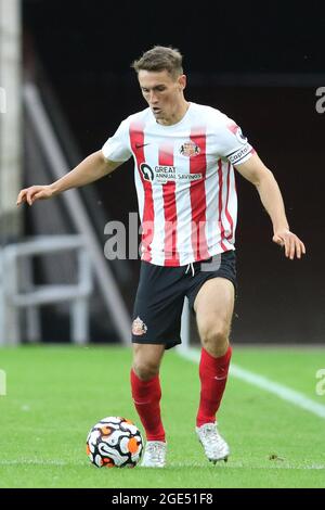 SUNDERLAND, GROSSBRITANNIEN. 16. AUGUST Sam Wilding von Sunderland in Aktion während des PL 2 Division 2-Spiels zwischen Sunderland und Fulham am Montag, den 16. August 2021 im Stadium of Light, Sunderland. (Kredit: Will Matthews | MI News) Kredit: MI News & Sport /Alamy Live News Stockfoto