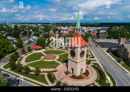 Die Münsterberger Plaza und der Uhrturm in Berne Indiana Stockfoto