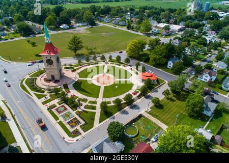 Die Münsterberger Plaza und der Uhrturm in Berne Indiana Stockfoto