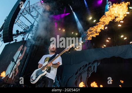 Chicago, USA. August 2021. Pete Wentz von Fall Out Boy während der Hella Mega Tour im Wrigley Field am 15. August 2021 in Chicago, Illinois (Foto von Daniel DeSlover/Sipa USA) Quelle: SIPA USA/Alamy Live News Stockfoto