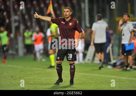 Salerno, Italien. August 2021. Leonardo Capezzi Spieler von Salernitana, während des italienischen Cup-Spiels zwischen Salernitana gegen Reggina Endergebnis 2-0, Spiel im Arechi-Stadion in Salerno gespielt. Salerno, Italien, 16. August 2021. (Foto von Vincenzo Izzo/Sipa USA) Quelle: SIPA USA/Alamy Live News Stockfoto