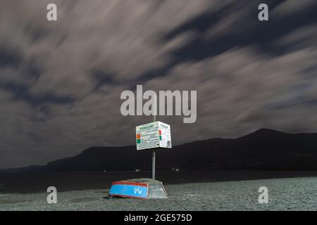 Pucon, Araukanien, Chile. August 2021. Die Nacht am Ufer des Villarrica-Sees in Pucon, Südchile. (Bild: © Matias Basualdo/ZUMA Press Wire) Bild: ZUMA Press, Inc./Alamy Live News Stockfoto