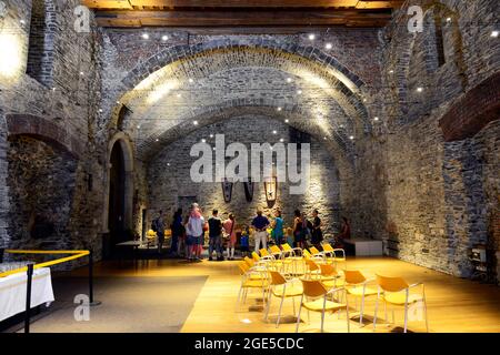 Innenkorridore und Zimmer im Schloss Gravensteen in Gent, Belgien. Stockfoto