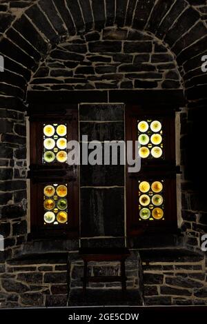 Innenkorridore und Zimmer im Schloss Gravensteen in Gent, Belgien. Stockfoto