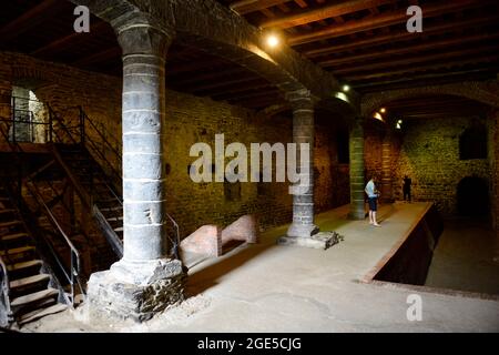 Innenkorridore und Zimmer im Schloss Gravensteen in Gent, Belgien. Stockfoto