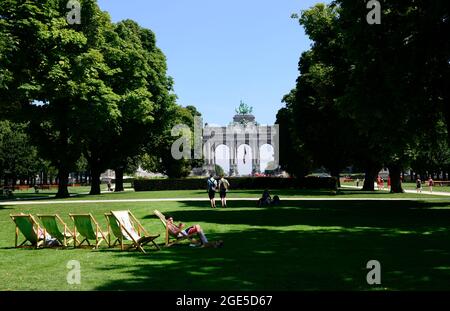 Tor des Cinquantenaire Parks in Brüssel Belgien. Stockfoto