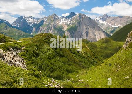 Blick auf hohe Berge im Val Formazza während des Sommertages im juli, italienische Alpen, Piemont, Italien, Europa Stockfoto