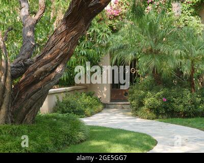 Beverly Hills, Kalifornien, USA 16. August 2021 EINE allgemeine Sicht auf die Atmosphäre des ehemaligen Hauses/Hauses von Produzent Aaron Spelling am 628 N. Palm Drive am 16. August 2021 in Beverly Hills, Kalifornien, USA. Foto von Barry King/Alamy Stockfoto Stockfoto