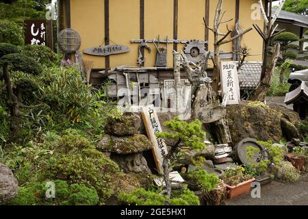 Nagano, Japan, 2021-12-08 , Togakushi-Stadt. Geschäft. Stockfoto