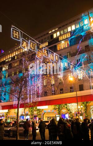 FRANKREICH, PARIS (75) 8. ARRONDISSEMENT, DAS EINKAUFSZENTRUM DES HAUSSMANN BOULEVARD ZUR WEIHNACHTSZEIT Stockfoto