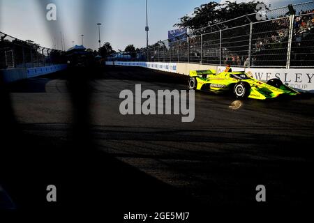 08. August 2021: Simon Pagenaud, Fahrer der NTT IndyCar Series, fährt das Menards Team Penske Chevrolet während des ersten Big Machine Music City Grand Prix auf den Straßen von Nashville in Nashville, TN, in Richtung Sechste. Austin McAfee/CSM Stockfoto