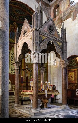 Hauptaltar der Kirche Santa Maria in Cosmedin, La Basilica di Santa Maria in Cosmedin, Forum Boarium, Rom, Latium, Italien Stockfoto