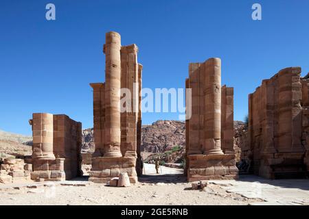 Thementor zum Heiligen Bezirk, Petra, antike Hauptstadt der Nabatäer, UNESCO-Weltkulturerbe, Königreich Jordanien Stockfoto