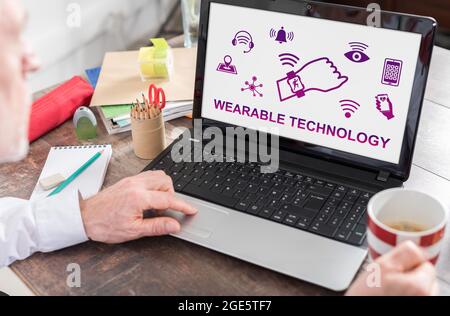 Tragbares Technologiekonzept auf einem Laptop-Bildschirm Stockfoto