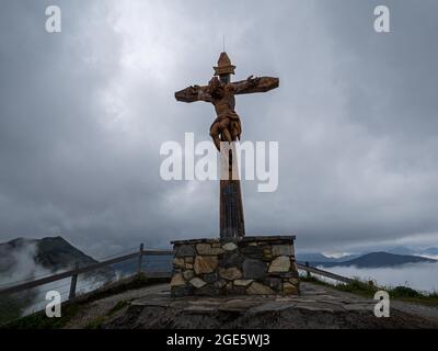 Geschnitzte Christusfigur, Gipfelkreuz am Stubnerkogel, Bad Gastein, SalzburgerLand, Österreich Stockfoto