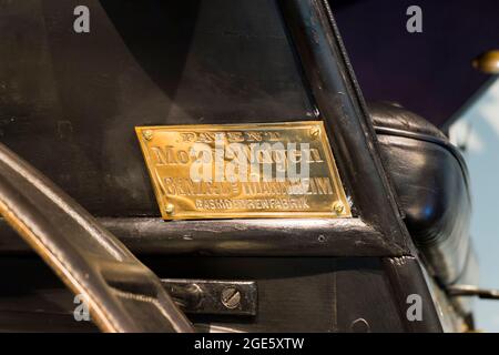Die Identität Messing Plakette, Abzeichen auf einem Motor-Wagen. Im Mercedes-Benz Museum in Stuttgart. Stockfoto