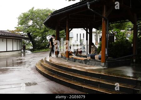 Yudanaka, nagano, japan, 2021-13-8 , Fußbad vor der Yudanaka Onsen Station. Stockfoto