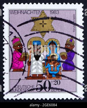 DEUTSCHLAND - UM 1983: Eine in Deutschland gedruckte Briefmarke zeigt Geburt, Weihnachten, um 1983 Stockfoto