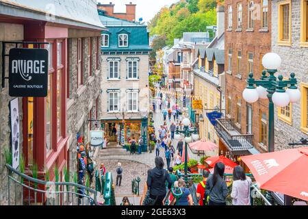 Quebec, Kanada - 21. Dezember 2016: Rue du Petit-Champlain Einkaufsstraße in der Altstadt Quebec City, Quebec, Kanada. Stockfoto