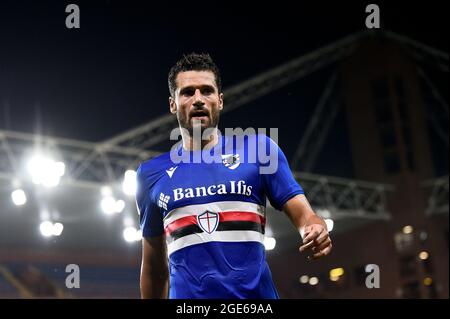 Genua, Italien. 16. August 2021. Antonio Candreva von UC Sampdoria schaut während des Fußballspiels von Coppa Italia zwischen UC Sampdoria und US Alessandria auf. UC Sampdoria gewann 3-2 gegen US Alessandria. Kredit: Nicolò Campo/Alamy Live Nachrichten Stockfoto