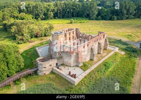 Luftaufnahme der Ruinen von Schloss Siewierz (Ruiny Zamku w Siewierzu), Polen Stockfoto