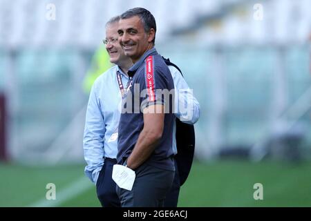 Turin, Italien. 15. August 2021. Fabio Pecchia, Cheftrainer von uns Cremonesen, schaut während des Coppa Italia-Spiels zwischen dem FC Turin und uns Cremonesen im Stadio Olimpico Grande Torino auf Stockfoto